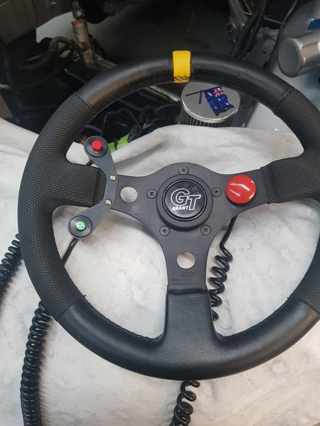 GRANT Racingハンドル Grant Race GT steering Wheel w/ Yellow Stripe Triple Button